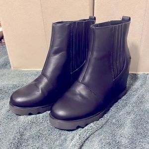 Woman’s size 7 Blowfish boots